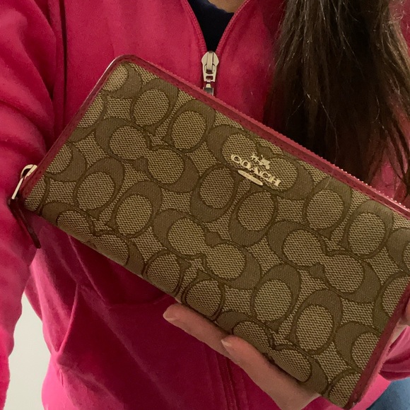 Coach Zip-Around Wallet Pink & Logo π Classic Logo with Barbie Pink! - Picture 4 of 8